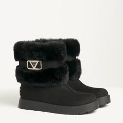 GUESS Shearling boots