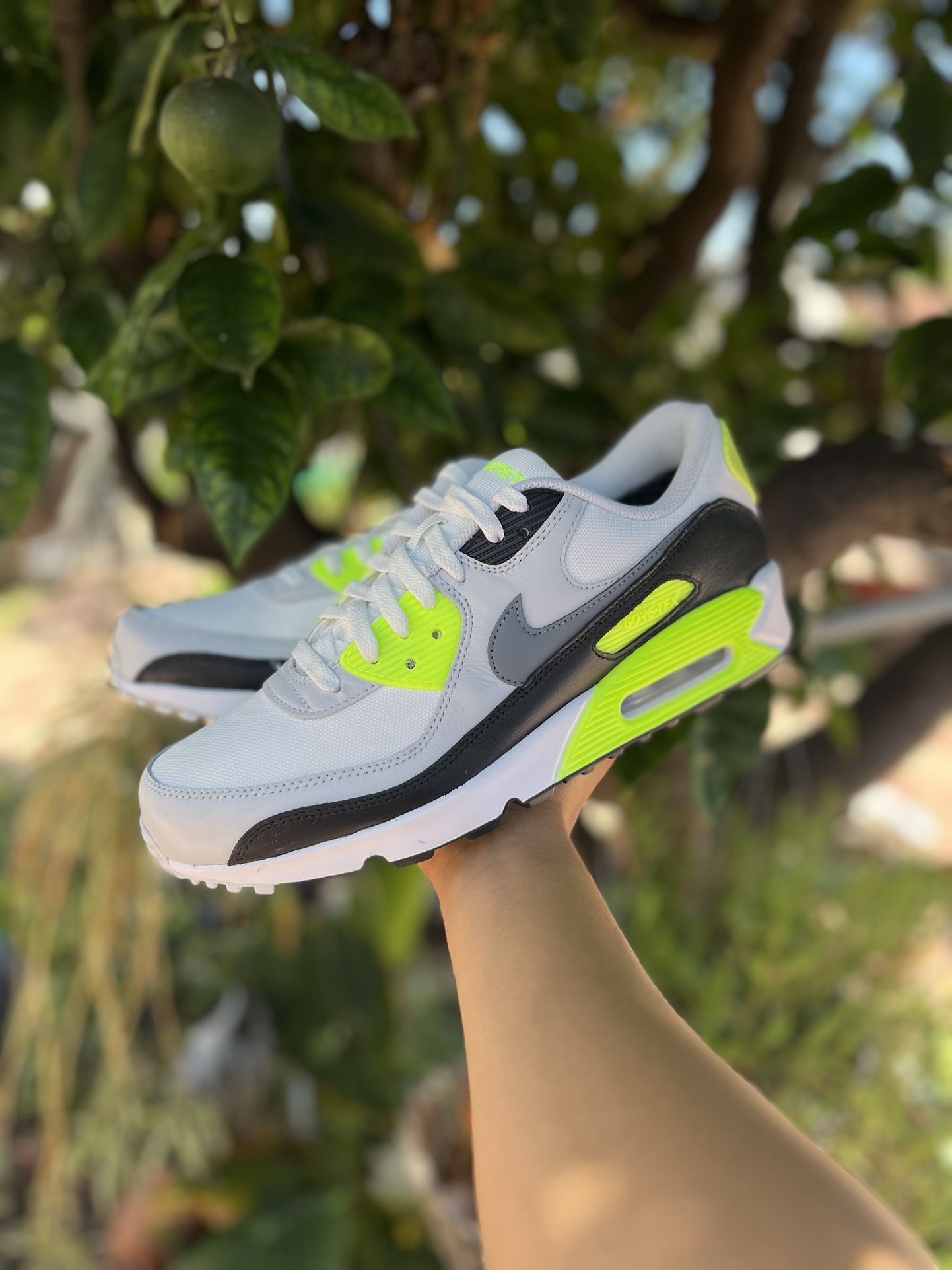 Nike Air Max 90 GORE-TEX “Volt”