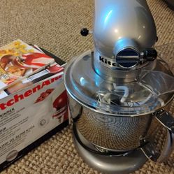 KitchenAid Stand Mixer w/ Acessories