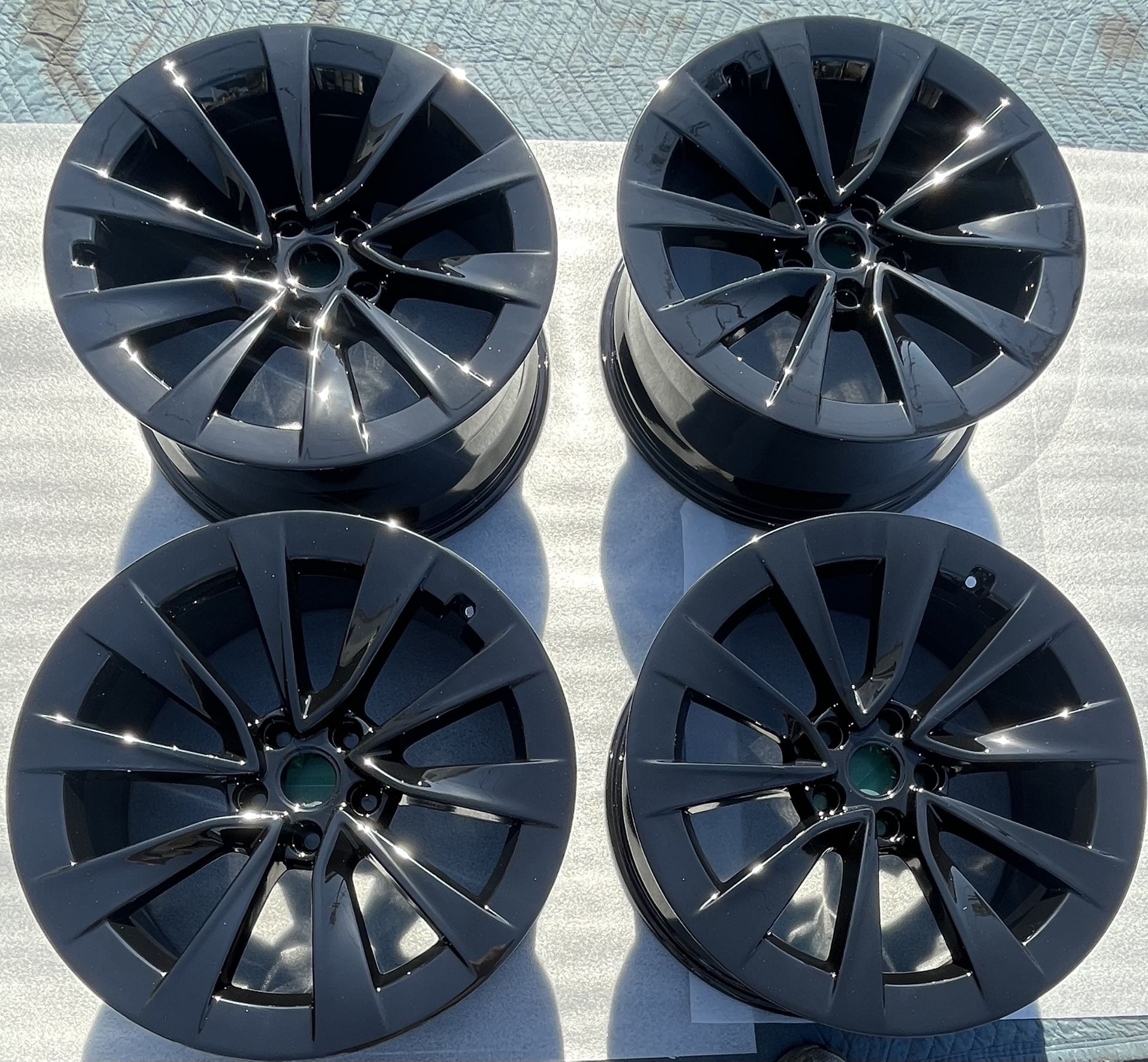 “19 Tesla Model 3 Gloss Black Rims/Wheels Exchange 
