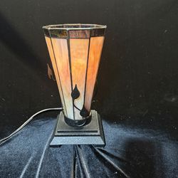 Vintage Tiffany-Style Uplight Lamp with Metal Vine Accents