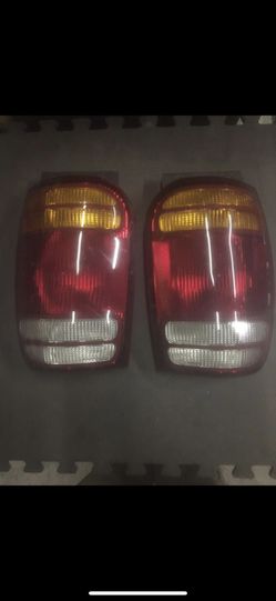 99-01 Ford Explorer original taillights