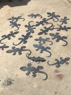 Steel gecko silhouettes