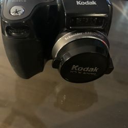 Kodak Easyshare DX7590 plus case and docking station