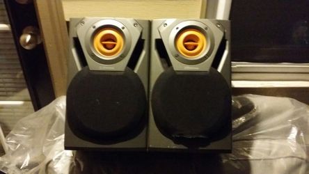 2 Emerson vented speakers/ 8 Ohm
