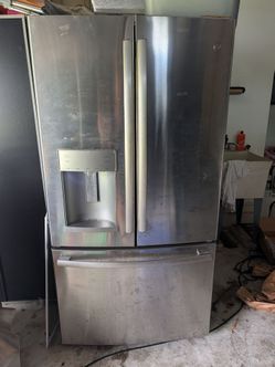 GE Fridge Large