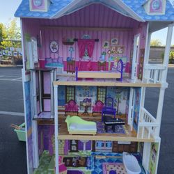 KidKraft Wooden Dollhouse..Built Well..Strong..wood