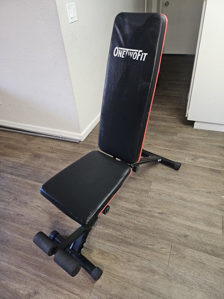 Adjustable Weight Bench
