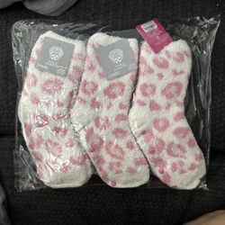 9 Pairs For $10 NWT Fuzzy Slipper Socks Vince Camuto 3 Pairs