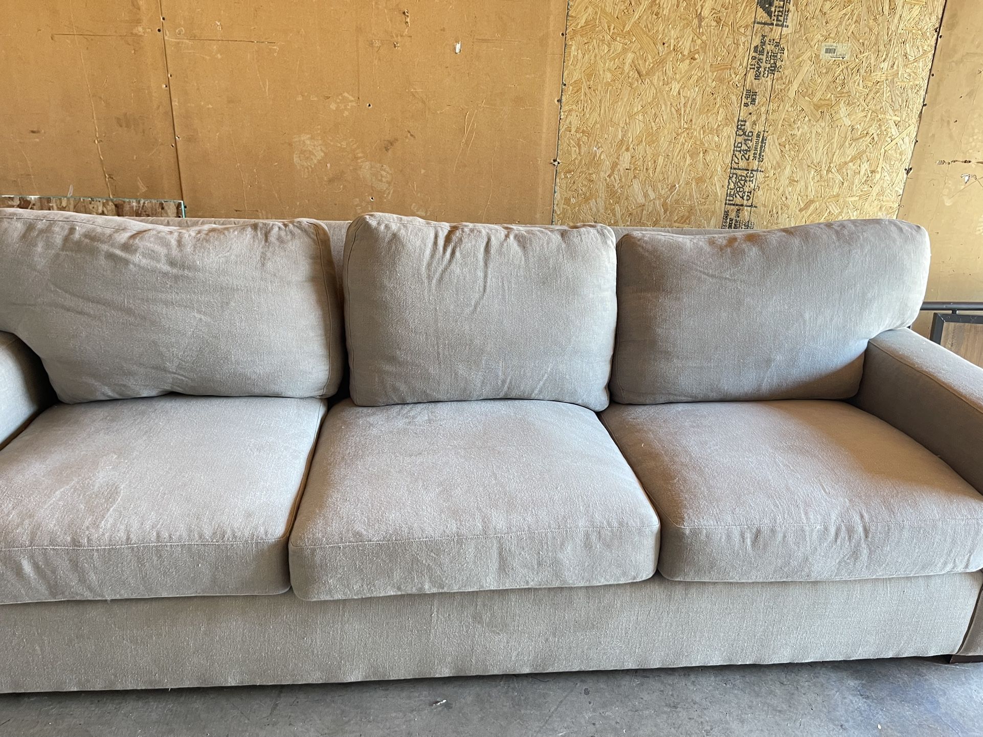 grey couch in Excellent Condition