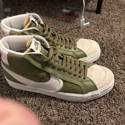 Nike SB Zoom Men’s Blazer Mid  Shoe.