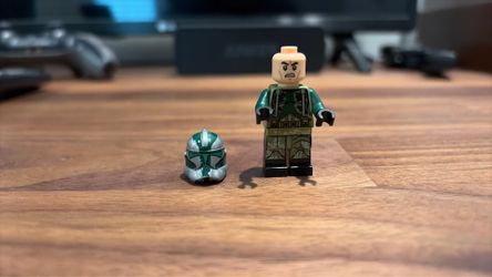 Lego commander gree ( tan leg mark)
