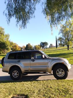 2002 Mitsubishi Montero