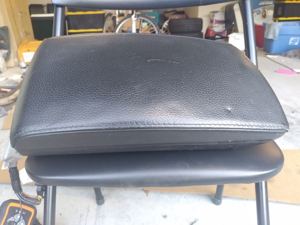 BMW X3 Blk Armrest