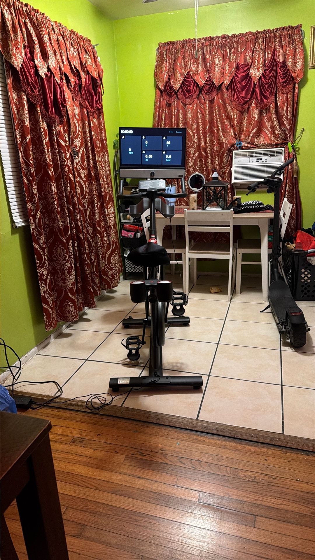 Yesoul G5 Smart Exercise Bike w/ 22" HD Screen - - Local Pickup Only