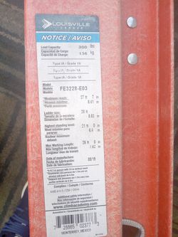 28ft Louisville Extension Ladder Fiberglass 300 Lbs Capticy