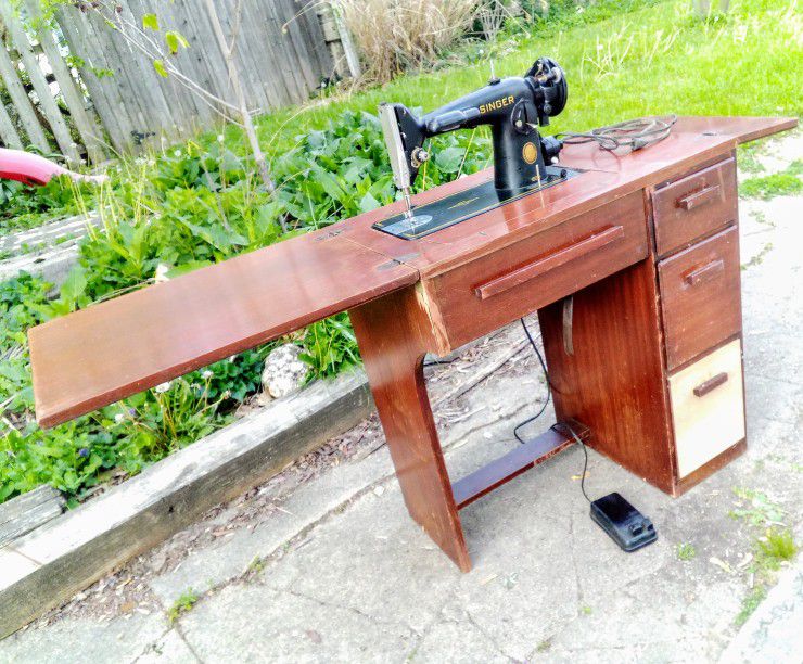 Antique Singer 201 Sewing Machine in Foldout Table Desk with Drawers 

