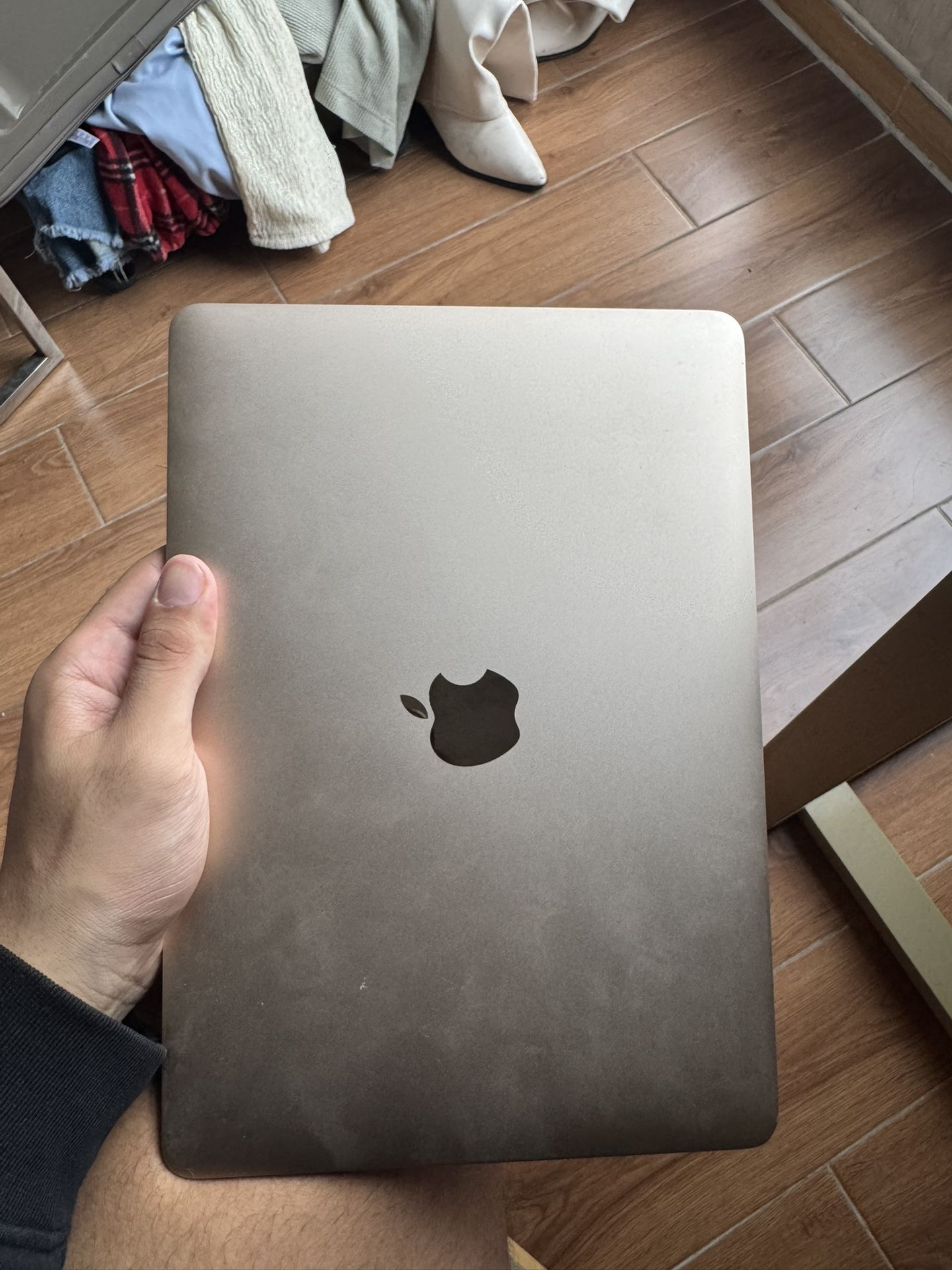 Apple MacBook