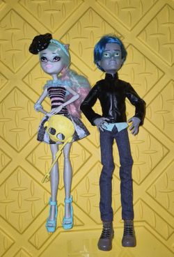 Monster High Love in Scaris Garrott du Roque Rochelle Goyle doll set