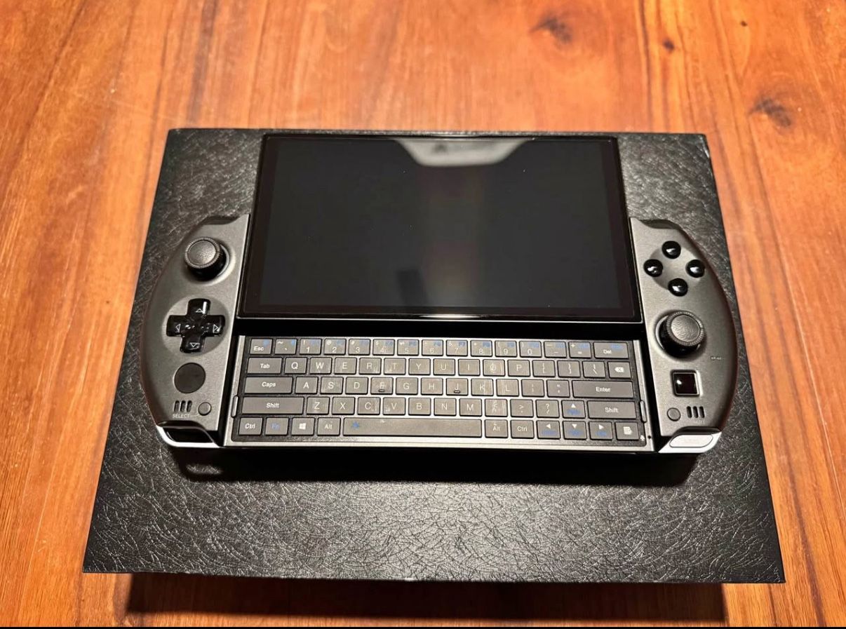 GPD WIN4 2024 Handheld Computer | 8840U | 32GB RAM I 2TB SSD with official case