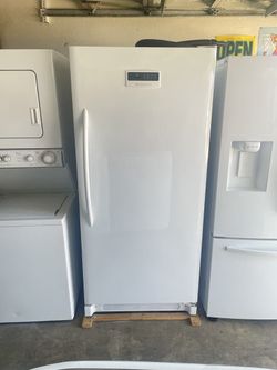 Frigidaire Freezer Stand-up 600$