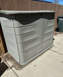 Rubbermaid shed