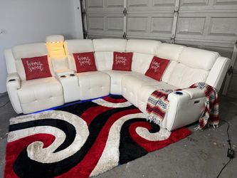 BEAUTIFUL WHITE LEATHER POWER 3-PC RECLINING SECTIONAL. (DELIVERY AVAILABLE).