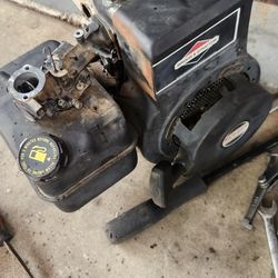 Briggs And Stratton 5hp Rototiller Motor. Has Compression Carburetor Needs Serviced.  $30