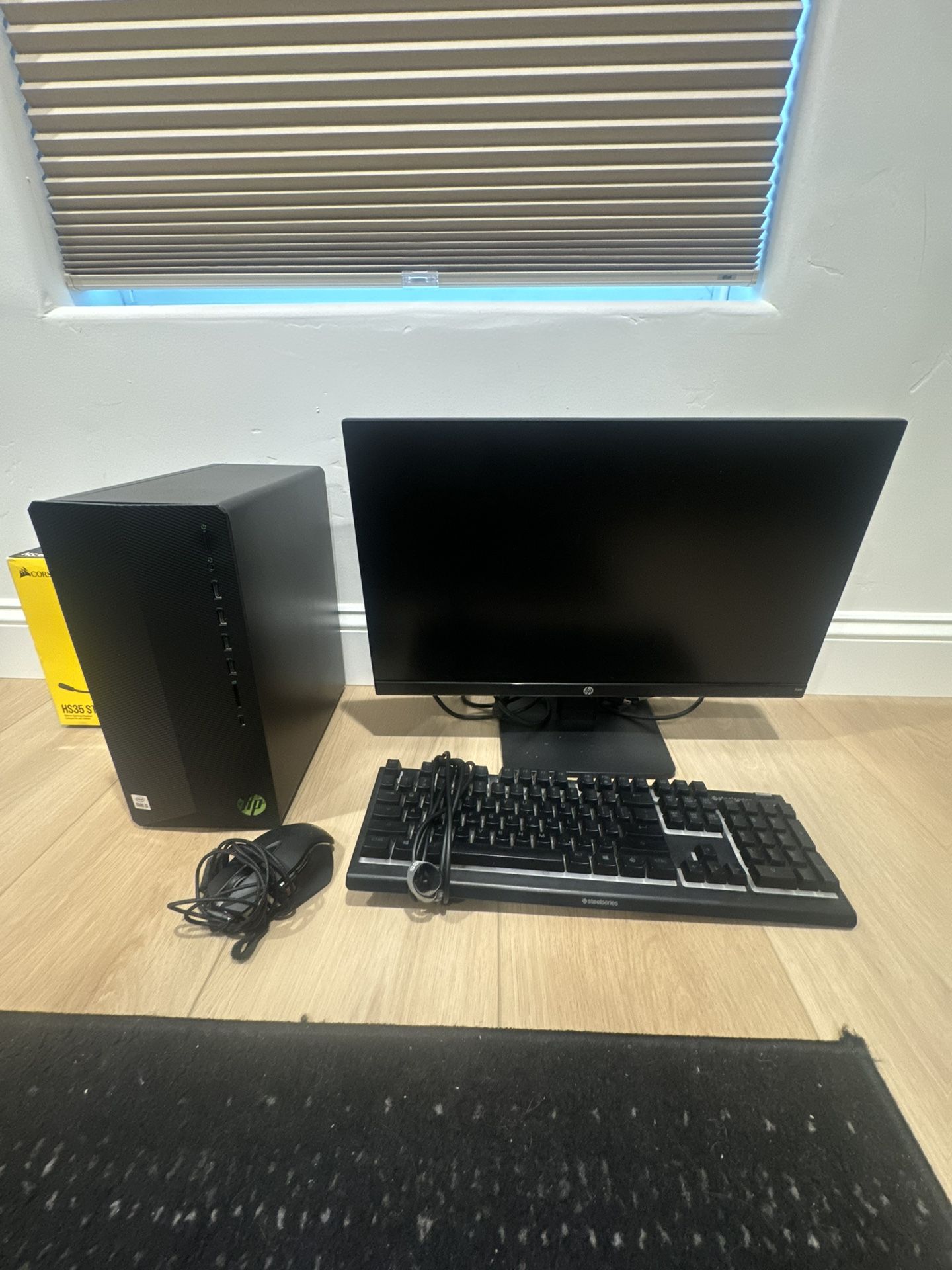 Tower PC/Monitor/Keyboard/Mouse/Headphones