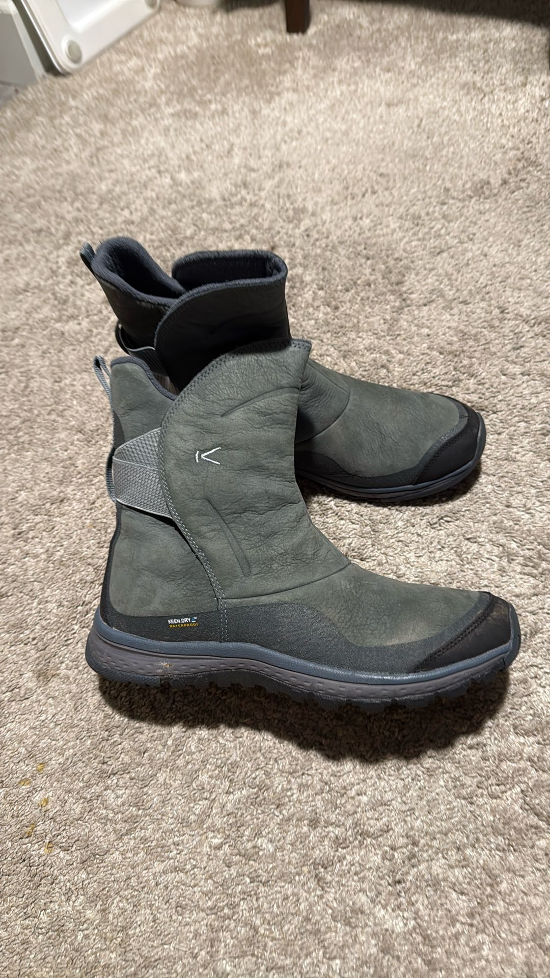 Waterproof boots Keen in good condition, size 11 . 
