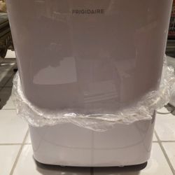 Frigidaire Air 13,000 BTU Portable Air Conditioner 