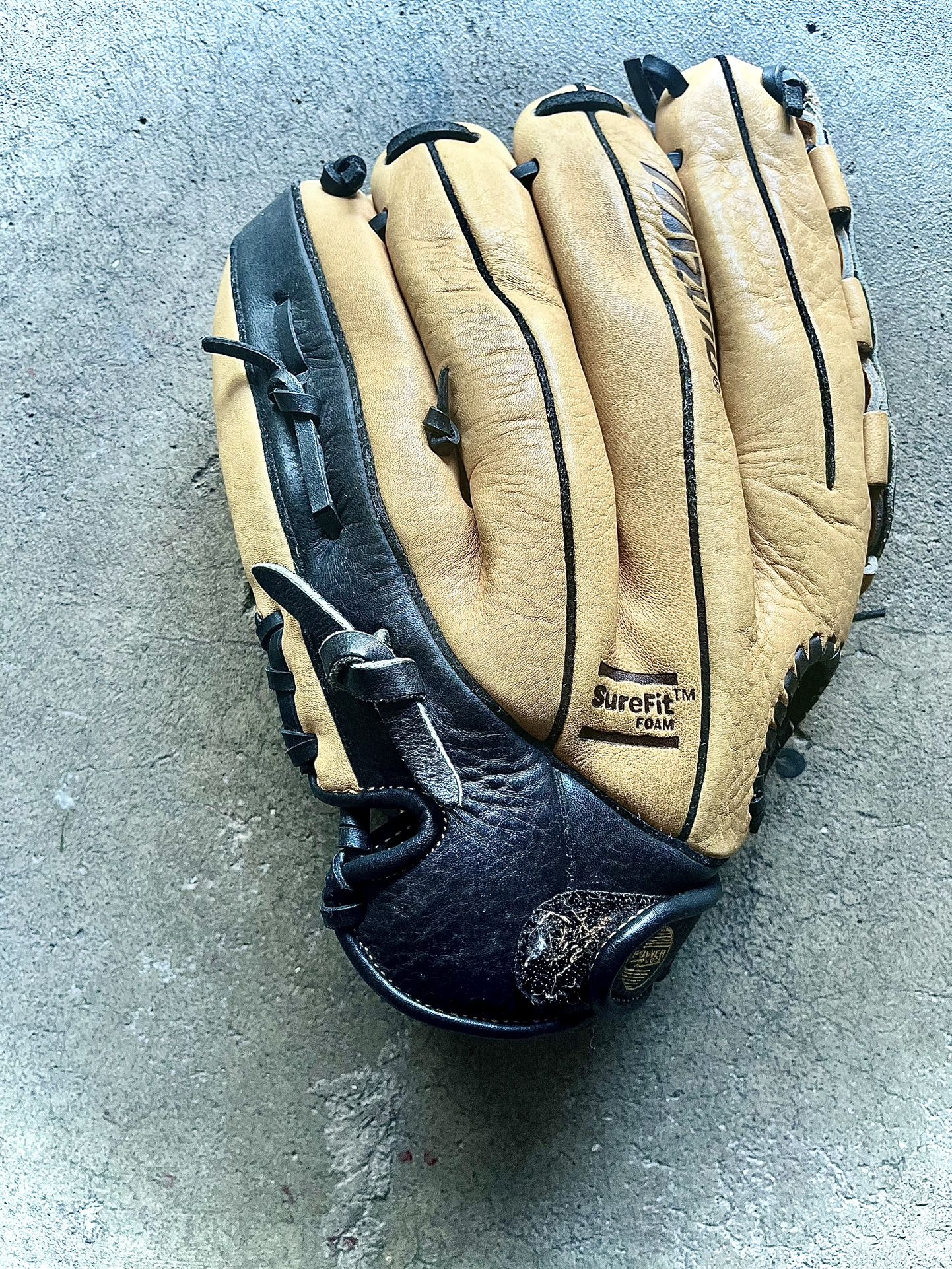 Baseball/Softball Glove