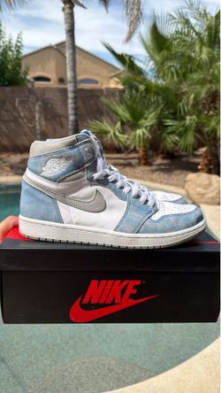 Jordan 1 Hyper Royal