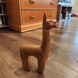 11.5" vintage Mid-Century Modern hand-carved wooden giraffe sculpture, great condition