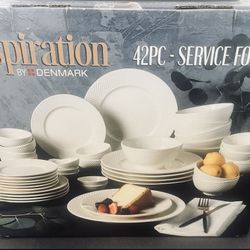 42 pc kitchen set new