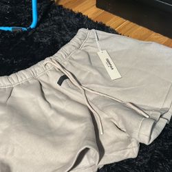 Essentials Shorts 