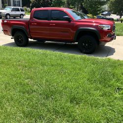 2023 SR5 DOUBLE CAB V6 RED TACOMA