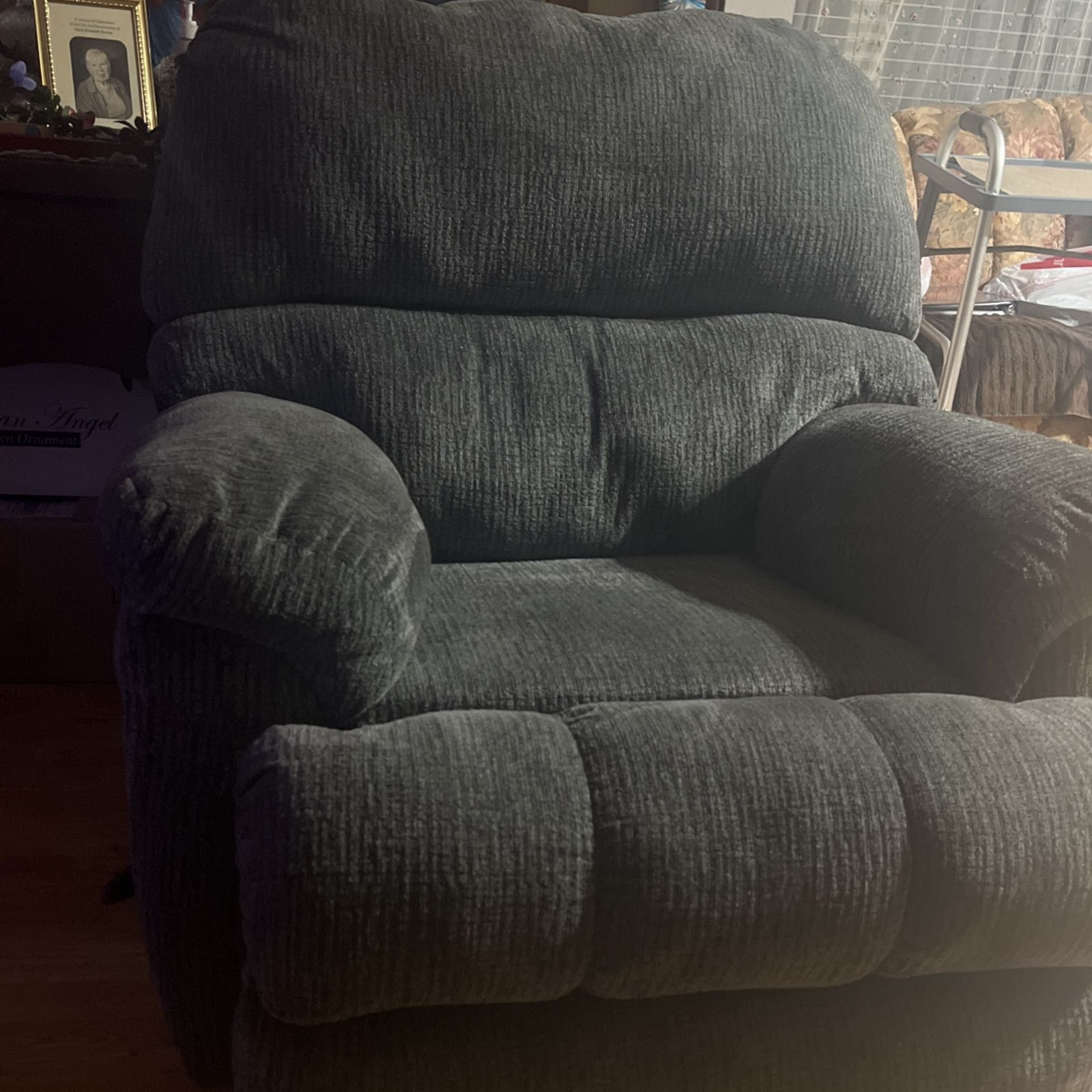 Swivel Rocket Recliner
