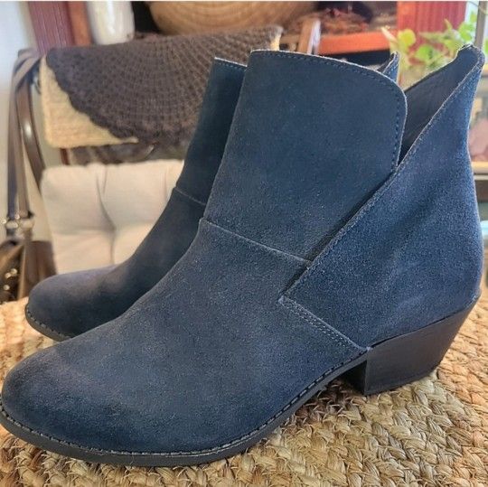 Woman's Leather Boots