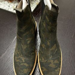TOMS Women’s Size 10 Camo Boots - AUTHENTIC