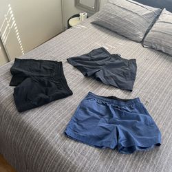 Men’s Gym Shorts Size Medium Old Navy 5 Inch