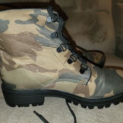 Size 10 Camo Boots