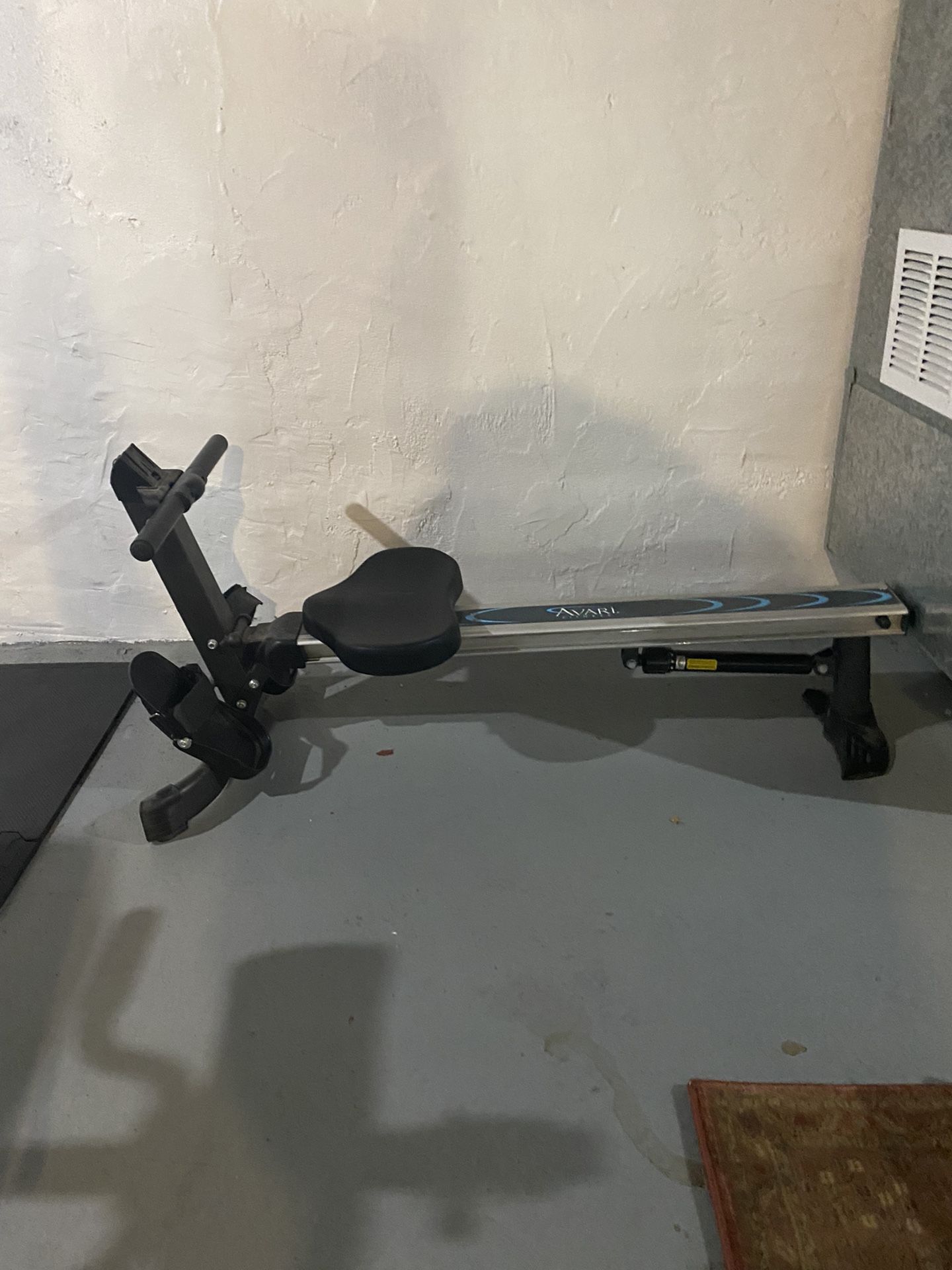 Avari Fitness Rowing Machine