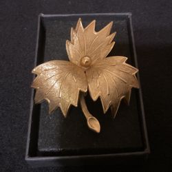 Goldtone Leaf Brooch 