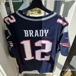 🐐 Tom Brady #12 Jersey – Size Medium 🏈