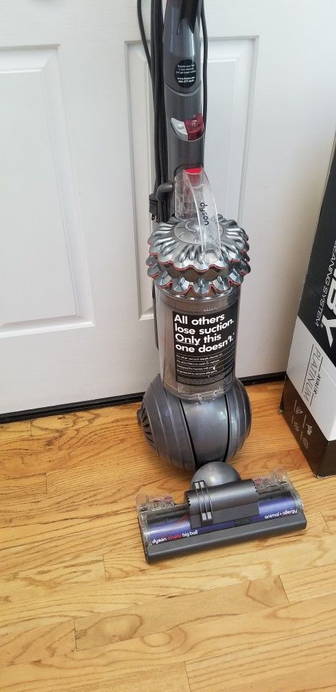 NEW Cond DYSON ANIMAL BIG BALL , AMAZING POWER SUCTION. , ALL ATTACHMENTS , , WORKS EXCELLENT , IN THE BOX