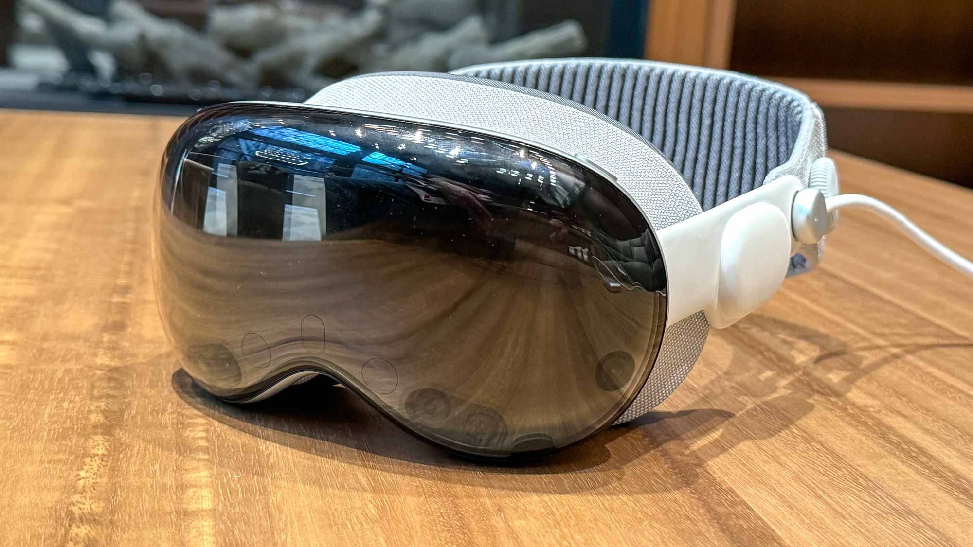 FINAL OFFER - Apple Vision Pro W/ Travel Case