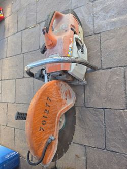 Concrete saw