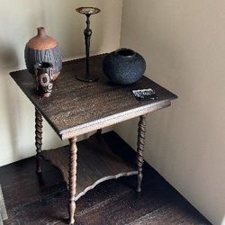 RARE *ORIGINAL/UNPAINTED*: Antique 1800s Victorian "spiral legged" Wooden Lamp/Side Table 