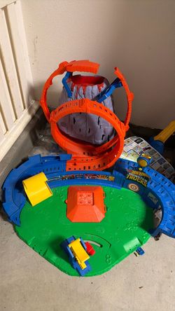 Hot wheels Monster Trucks T-Rex Volcano